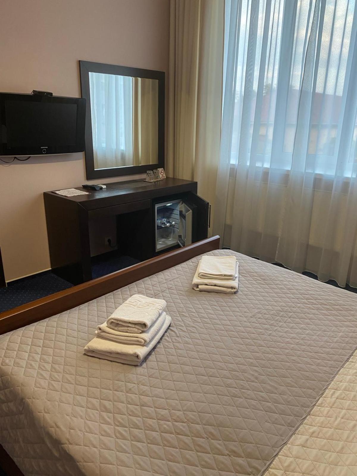 Gosudar Hotel Kropyvnyc'kyj Esterno foto