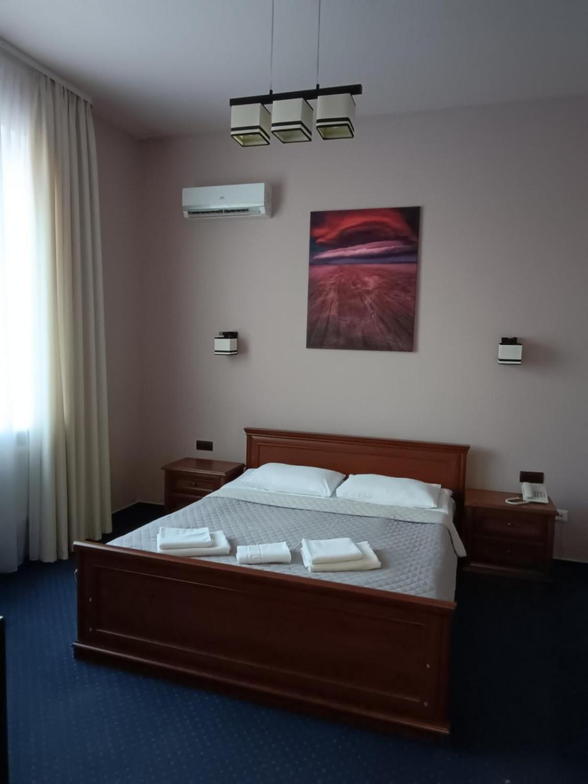 Gosudar Hotel Kropyvnyc'kyj Esterno foto